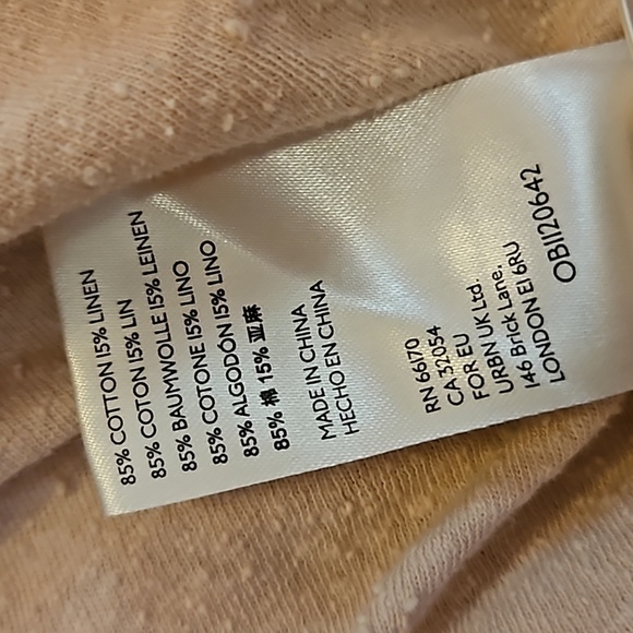 3/$30 FREE PEOPLE Creamy Light Peach Ruched Sleeve Textured Cotton Linen Top - Picture 9 of 10